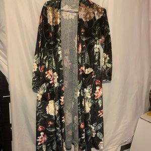 Long sweater. Velvet feel. Pockets